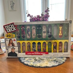 Tech Deck Ultra Pro 20-Pack Mini Skateboard Set - Multi-Color